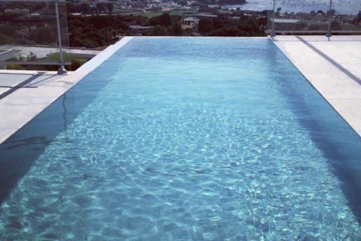 Pose de piscine naturelle, Coti-Chiavari