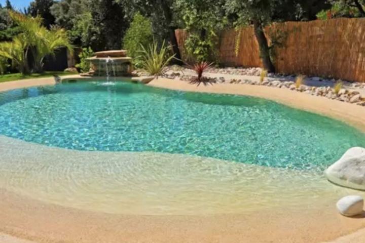 Pose de piscine naturelle, Cauro